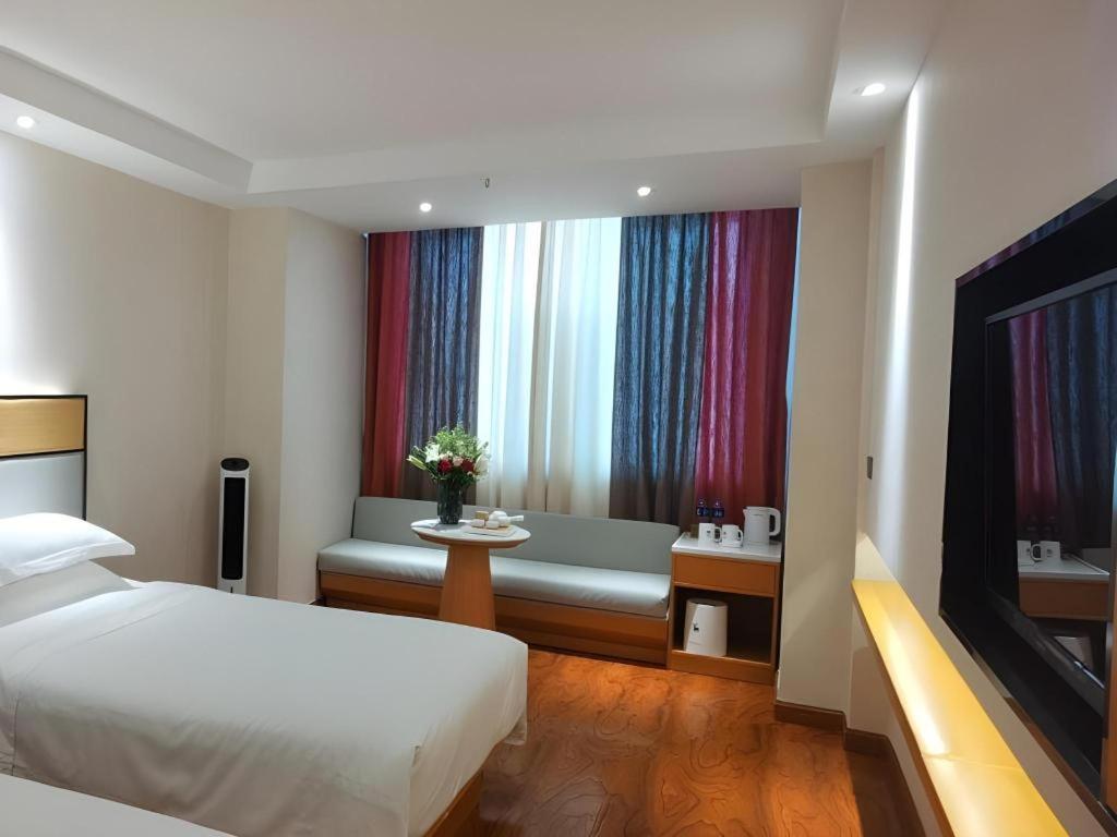 Greentree Inn Geermu Walking Street Business Hotel Golmud Exteriör bild