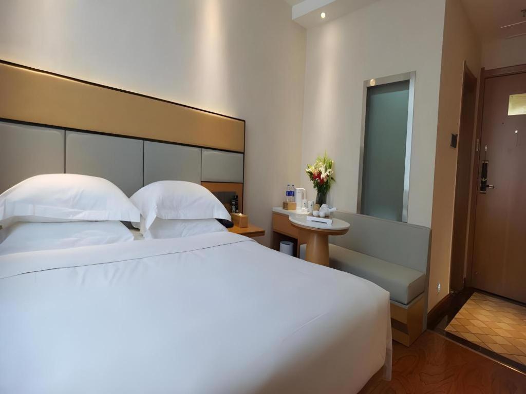Greentree Inn Geermu Walking Street Business Hotel Golmud Exteriör bild